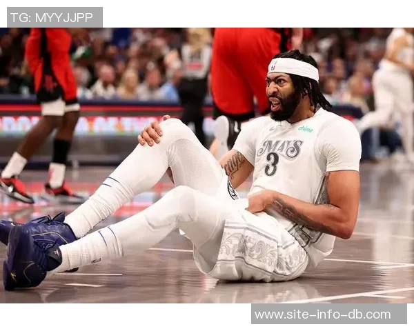 浓眉伤病困扰独行侠首秀后缺席多场拉伤和左手损伤或将影响数月表现